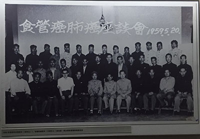李光恒（前排左二）参加#届全国食管癌肺癌座谈会.jpg