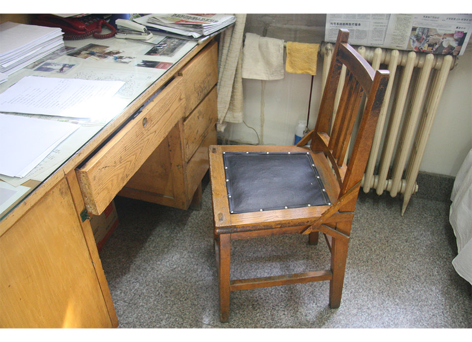 20世纪80年代院领导使用过的办公桌椅